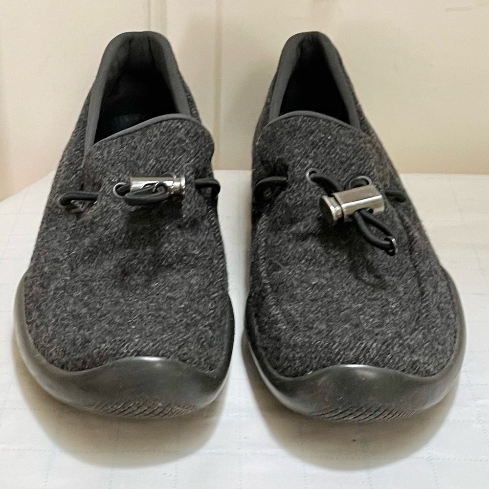 Authentic Prada classic toggle wool loafers - Picture 3 of 14